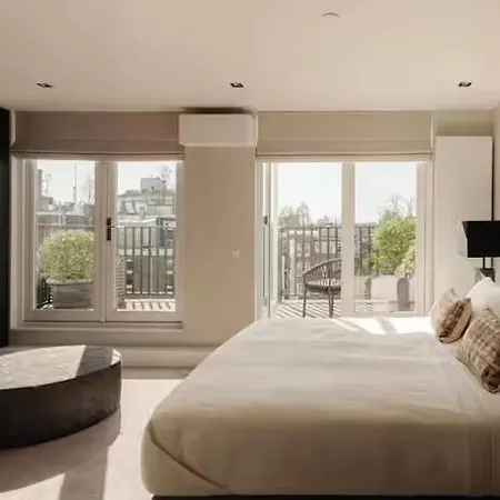 Spectacular Double Upper House With Rooftop *