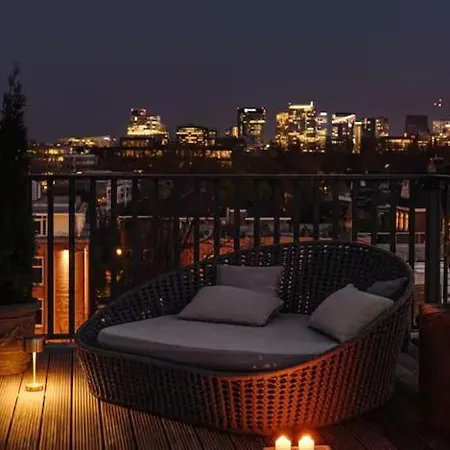 Spectacular Double Upper House With Rooftop *